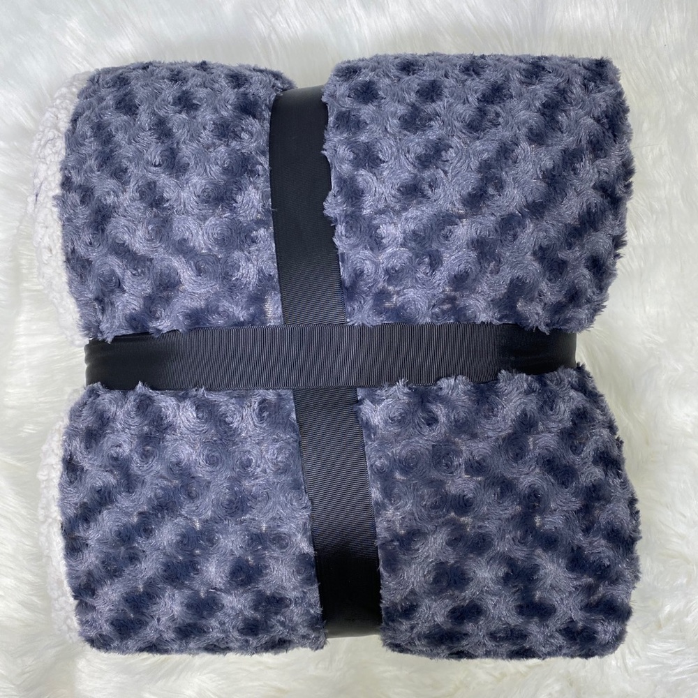 ⭐️SALE⭐️Cobalt Blue Swirl Micromink Sherpa Throw - Picture 2 of 2